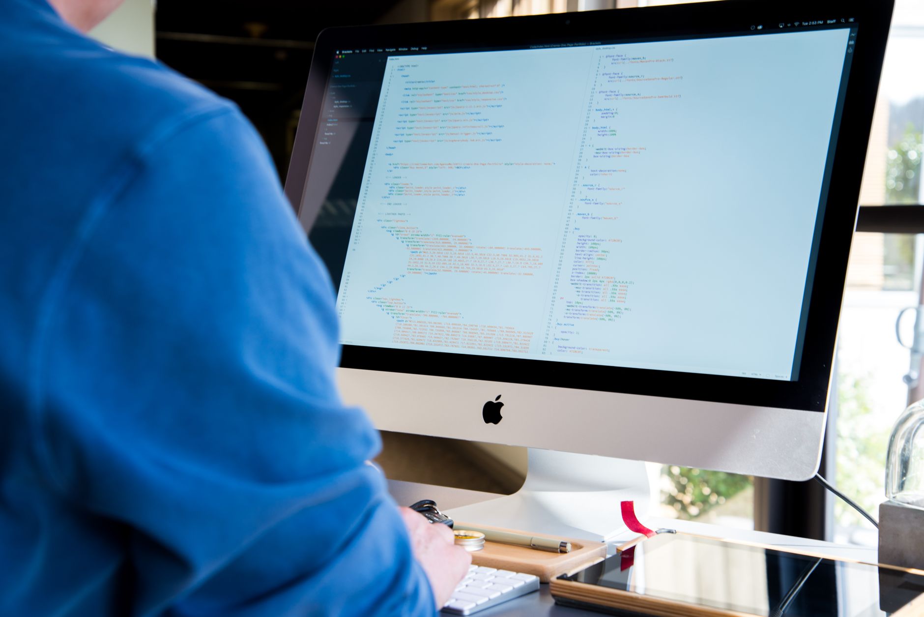 Programmer coding on an iMac